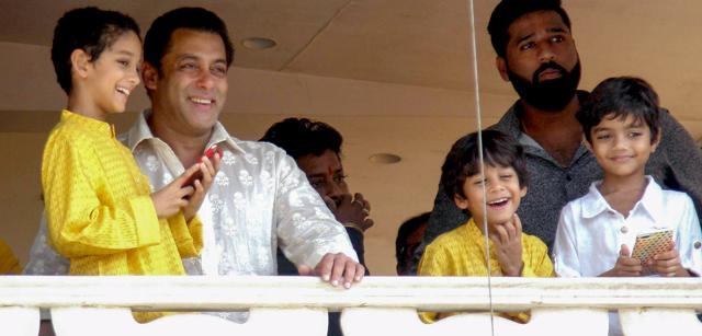 Bollywood actor Salman Khan greets his fans from his residence on the occasion of Eid-ul-Fitr. (PTI) Bollywood actor Salman Khan greets his fans from his residence on the occasion of Eid-ul-Fitr. (PTI)