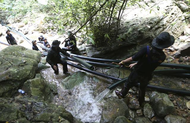 Thai soldiers drag water pipes to bypass water from mountain not get back to inside a cave where 11 boys and their coach have been trapped since June 23, in Mae Sai, Chiang Rai province. (AP Photo) Thai soldiers drag water pipes to bypass water from mountain not get back to inside a cave where 11 boys and their coach have been trapped since June 23, in Mae Sai, Chiang Rai province. (AP Photo)