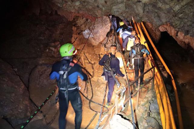 A group of Thai Navy divers in Tham Long cave during rescue operations. (Royal Thai Navy via AFP)