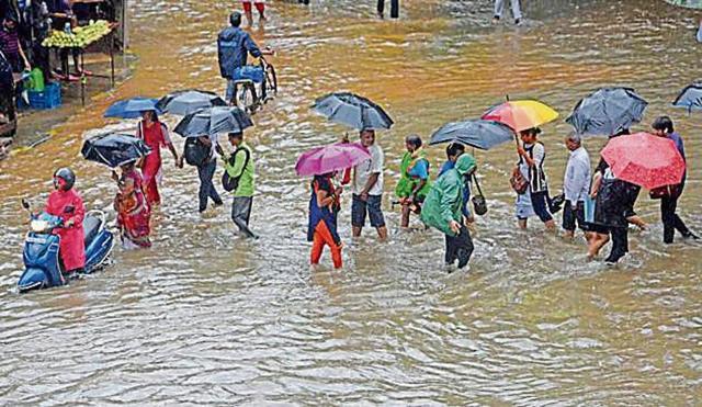Parts of Andheri-Kurla Road near the Western Express Highway Metro station got water-logged. (Satyabrata Tripathy/HT Photo) Parts of Andheri-Kurla Road near the Western Express Highway Metro station got water-logged. (Satyabrata Tripathy/HT Photo)
