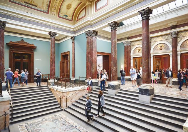Great works of art make for stunning backdrops for photos clicked by tourists inside National Gallery in London (Shutterstock) Great works of art make for stunning backdrops for photos clicked by tourists inside National Gallery in London (Shutterstock)