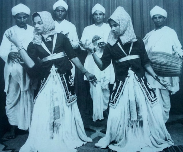 Sattra monks perform at the 1958 Sangeet Natak Akademi seminar. Sattra monks perform at the 1958 Sangeet Natak Akademi seminar.
