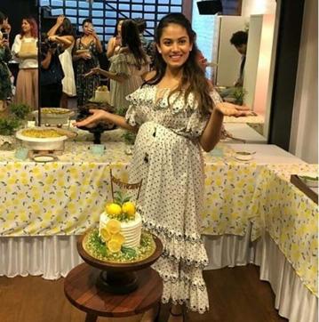 Mira rajput with her baby shower cake.