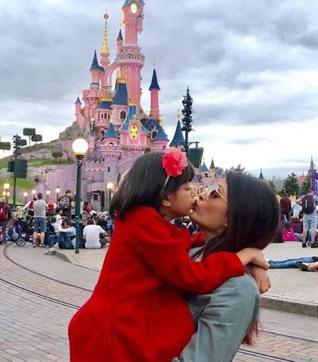 Aishwarya Rai Bachchan and daughter Aaradhya share a sweet kiss at Disneyland, Paris.