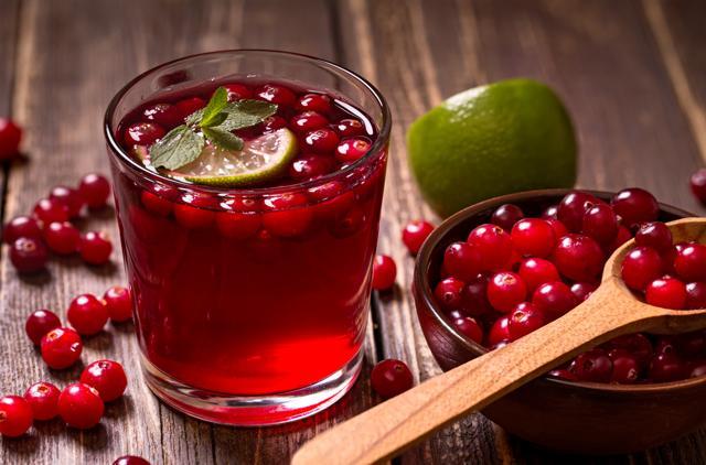 Cranberry juice is a powerful antioxidant which helps combating certain infections. (Shutterstock)