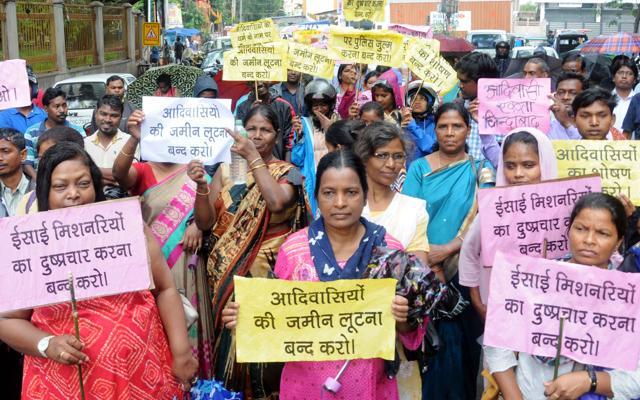 Members of Rashtriya Isai Mahasangh staging a silent protest outside the Raj Bhawan in Ranchi, demanding that the government should stop harassing the minority institutions engaged in welfare activities. (Diwakar Prasad/ Hindustan Times)
