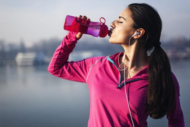 Experts recommend that you take in at least two to three litres of water every day. (Getty Images/iStockphoto) Experts recommend that you take in at least two to three litres of water every day. (Getty Images/iStockphoto)