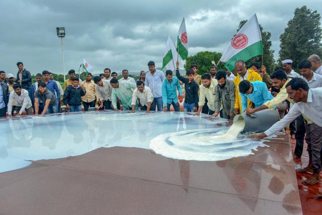 Swabhimani Shetkari Sanghatana activists pour milk at the memorial of Maharashtra's first chief minister late YB Chavan during a protes in Karad, Maharashtra, on Monday. (PTI photo) Swabhimani Shetkari Sanghatana activists pour milk at the memorial of Maharashtra's first chief minister late YB Chavan during a protes in Karad, Maharashtra, on Monday. (PTI photo)