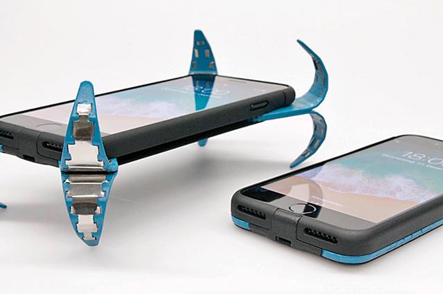 Phone cases like the Frenzel mobile airbag release metal prongs to protect it from damage Phone cases like the Frenzel mobile airbag release metal prongs to protect it from damage