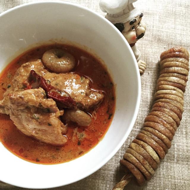 The Khoresh-e Anjeer ,or chicken stew with dried figs, on offer as part of an Irani festival menu cooked up by Perzen Patel and Subhashree Basu. The Khoresh-e Anjeer ,or chicken stew with dried figs, on offer as part of an Irani festival menu cooked up by Perzen Patel and Subhashree Basu.