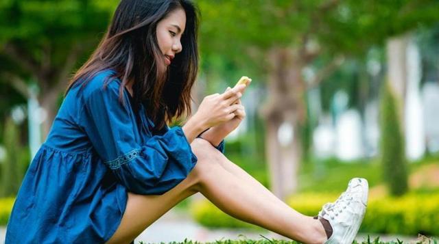 Avoid sending forwards, quotes, and pictures with personal messages of hatred or anger. (Shutterstock) Avoid sending forwards, quotes, and pictures with personal messages of hatred or anger. (Shutterstock)