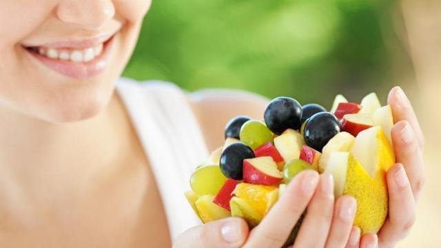 Add fruits and green vegetables in your diet to keep your skin hydrated. (Shutterstock) Add fruits and green vegetables in your diet to keep your skin hydrated. (Shutterstock)