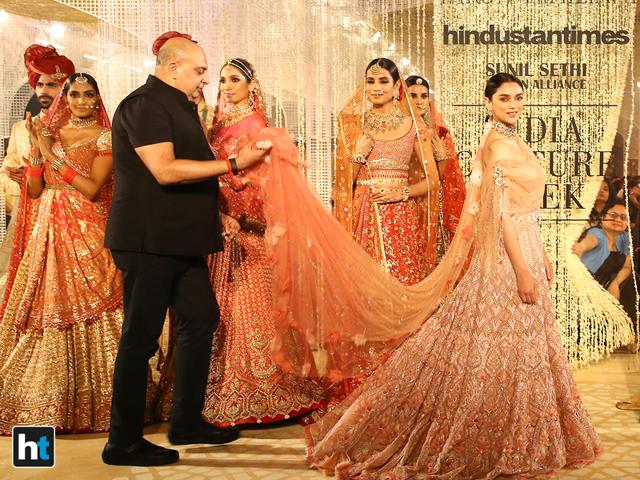 Tarun Tahiliani walks with Aditi Rao Hydari at the India Couture Week. (Raajessh Kashyap/HT Photo) Tarun Tahiliani walks with Aditi Rao Hydari at the India Couture Week. (Raajessh Kashyap/HT Photo)