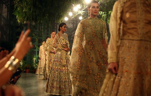 ICW 2023: Artisans in spotlight in Rahul Mishra's couture story - India  Today