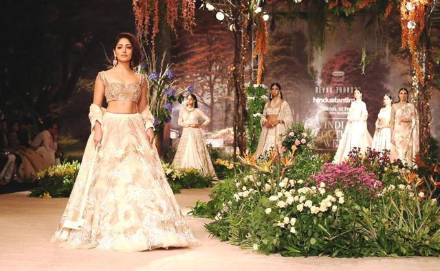 Taandon’s collection at the show comprised three-dimensional sequins and crystals and beads. Live music played as models sashayed down the ramp in the set up of a blossoming garden. (Jasjeet Plaha/HT Photo) Taandon’s collection at the show comprised three-dimensional sequins and crystals and beads. Live music played as models sashayed down the ramp in the set up of a blossoming garden. (Jasjeet Plaha/HT Photo)