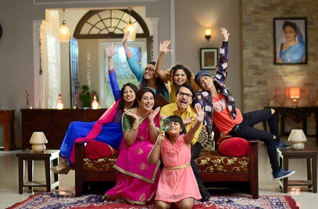 The cast of Hum Paanch Phir Se. The cast of Hum Paanch Phir Se.