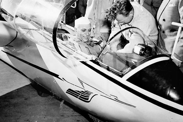 Former prime minister Jawaharlal Nehru at the flying club in 1955. (HT Archives) Former prime minister Jawaharlal Nehru at the flying club in 1955. (HT Archives)