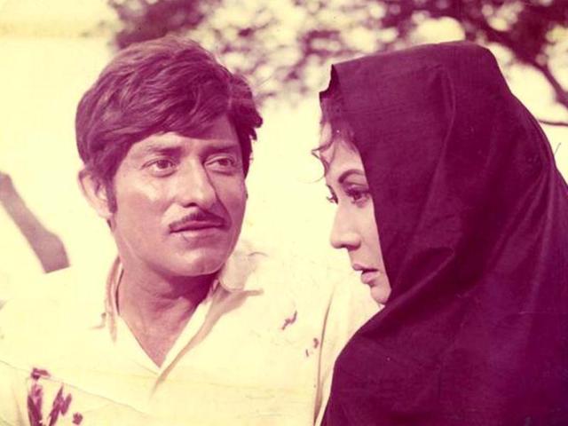 In his biography of Meena Kumari, late journalist Vinod Mehta says that in her presence Raaj Kumar often forgot his lines, so unnerving was her presence. In his biography of Meena Kumari, late journalist Vinod Mehta says that in her presence Raaj Kumar often forgot his lines, so unnerving was her presence.