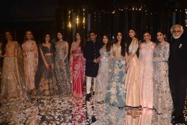 Manish Malhotra with all his beautiful ladies including Madhuri Dixit, Sangeeta Bijlani, Manushi Chillar, Khushi Kapoor, Janhvi Kapoor, Athiya Shetty, Daisy Shah and others.