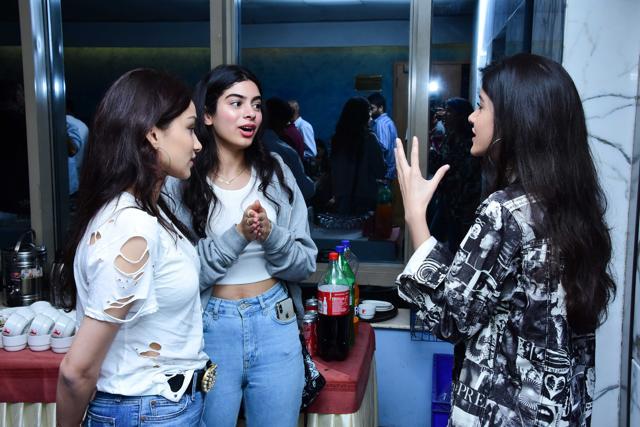 Khushi Kapoor in an animated conversation with her friends at Fanney Khan screening. Khushi Kapoor in an animated conversation with her friends at Fanney Khan screening.