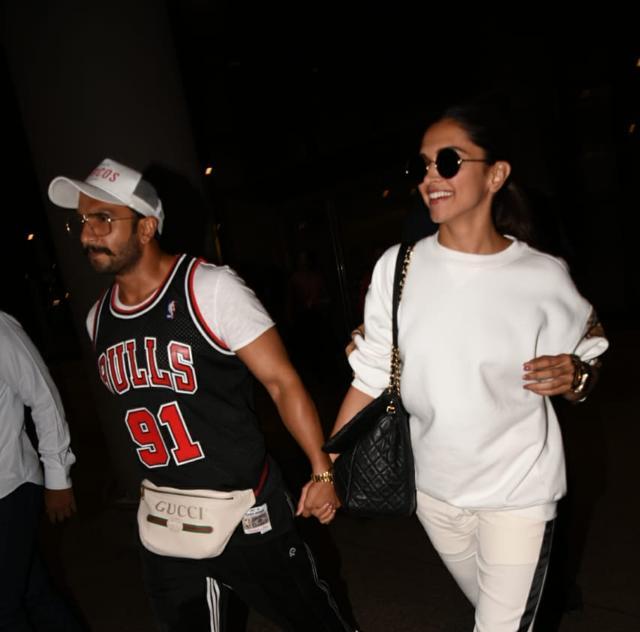 Ranveer Singh and Deepika Padukone seen together at the airport. (Viral Bhayani) Ranveer Singh and Deepika Padukone seen together at the airport. (Viral Bhayani)