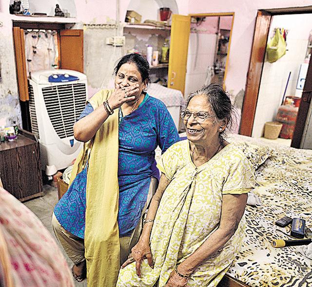 Gayatri Devi, 76, with her daughter Veena (Sanchit Khanna/HT PHOTO) Gayatri Devi, 76, with her daughter Veena (Sanchit Khanna/HT PHOTO)