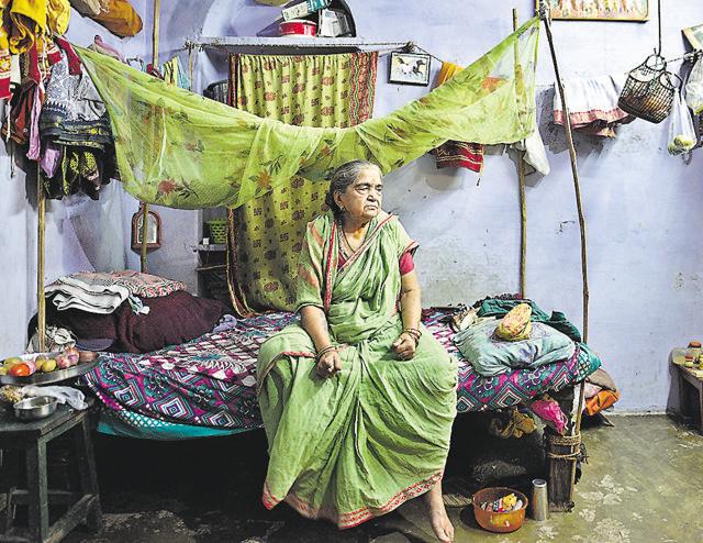 Gulab Bai, 76, has been living at Mumuksha Bhavan in Varanasi for 20 years. (Sanchit Khanna/HT PHOTO) Gulab Bai, 76, has been living at Mumuksha Bhavan in Varanasi for 20 years. (Sanchit Khanna/HT PHOTO)