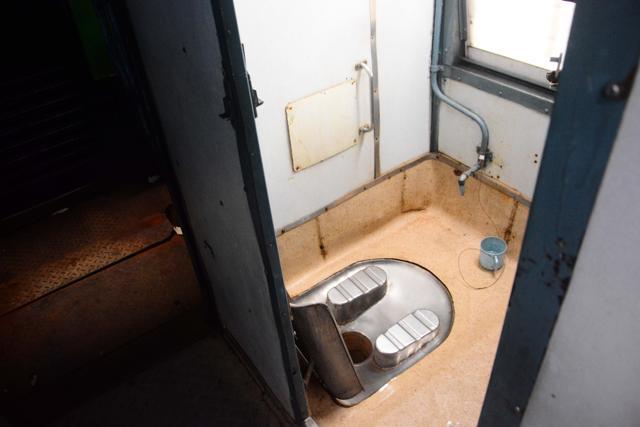 Toilets inside Ladies coach in Pune on Deccan Queen. (Shankar Narayan/HT PHOTO) Toilets inside Ladies coach in Pune on Deccan Queen. (Shankar Narayan/HT PHOTO)