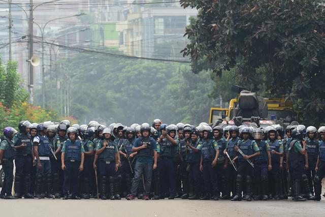 Bangladeshi police stand guard during a student protest in Dhaka on August 5. (AFP Photo) Bangladeshi police stand guard during a student protest in Dhaka on August 5. (AFP Photo)