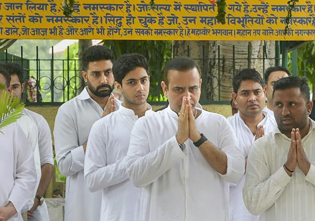 Escorts Group MD Nikhil Nanda and Bollywood actor Abhishek Bachchan attend the funeral of Escorts Group, CMD Rajan Nanda, at Nanda House in New Delhi on Monday, August 06, 2018. According to a company statement, Rajan Nanda (76) passed away yesterday after a brief illness. (PTI) Escorts Group MD Nikhil Nanda and Bollywood actor Abhishek Bachchan attend the funeral of Escorts Group, CMD Rajan Nanda, at Nanda House in New Delhi on Monday, August 06, 2018. According to a company statement, Rajan Nanda (76) passed away yesterday after a brief illness. (PTI)