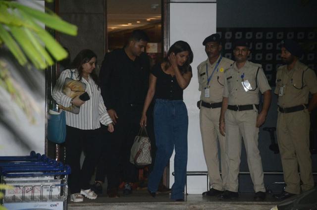 Priyanka Chopra arrives at the Mumbai private terminal. Priyanka Chopra arrives at the Mumbai private terminal.