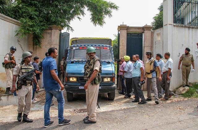 Security personnel at the residence of former Jammu and Kashmir Chief Minister Farooq Abdullah after his security was breached by a man, in Jammu on Saturday, Aug 4, 2018. (PTI) Security personnel at the residence of former Jammu and Kashmir Chief Minister Farooq Abdullah after his security was breached by a man, in Jammu on Saturday, Aug 4, 2018. (PTI)