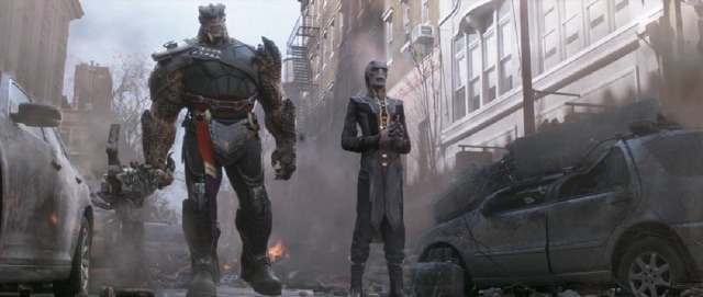 Cull Obsidian and Ebony Maw battle Iron Man, Doctor Strange and Hulk.