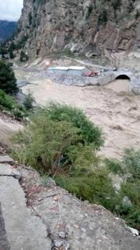 The flooded Satluj river at Powari village in Kinnaur district. (HT Photo) The flooded Satluj river at Powari village in Kinnaur district. (HT Photo)