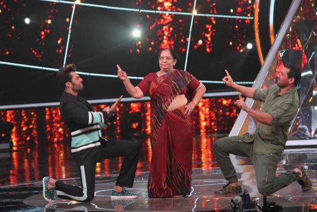 John Abraham, Manish Paul at Satyameva Jayate promotion on the sets of Indian Idol. John Abraham, Manish Paul at Satyameva Jayate promotion on the sets of Indian Idol.