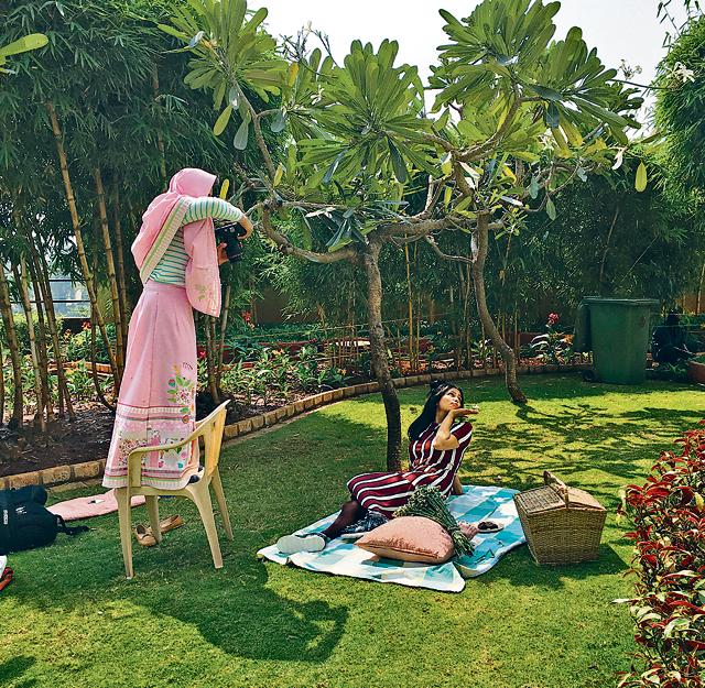 Finding herself: Photographer Hawra Hajoori at work. (Ritesh Uttamchandani) Finding herself: Photographer Hawra Hajoori at work. (Ritesh Uttamchandani)