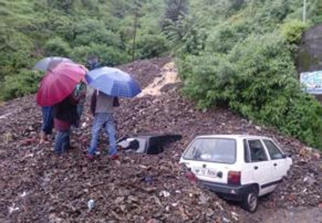 Vehicles buried under debris in Kandaghat area in Solan district. (HT Photo) Vehicles buried under debris in Kandaghat area in Solan district. (HT Photo)