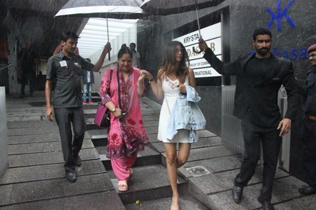 Shilpa Shetty and her mother at Hakkasan.