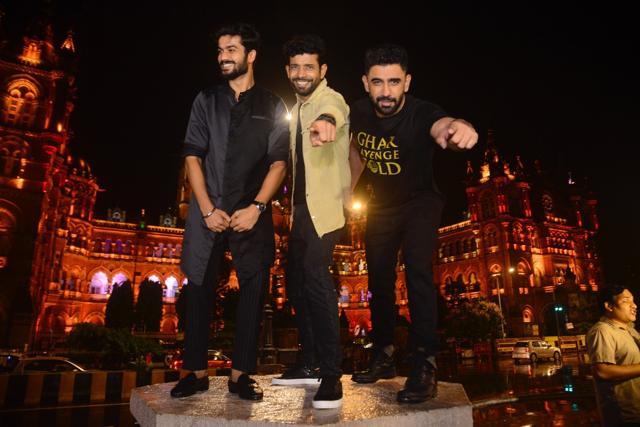 Amit Sadh and Vineet Singh promote Gold at Chhatrapati Shivaji Terminus railway station in Mumbai. Amit Sadh and Vineet Singh promote Gold at Chhatrapati Shivaji Terminus railway station in Mumbai.
