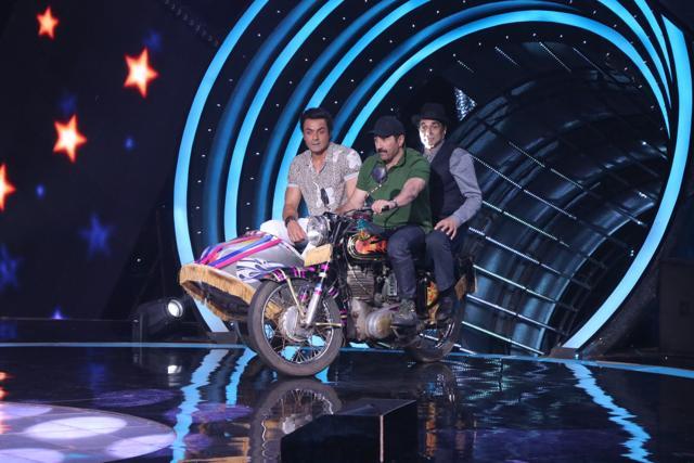 Sunny Deol with Bobby and dad Dharmendra promote Yamla Pagla Deewana 3.
