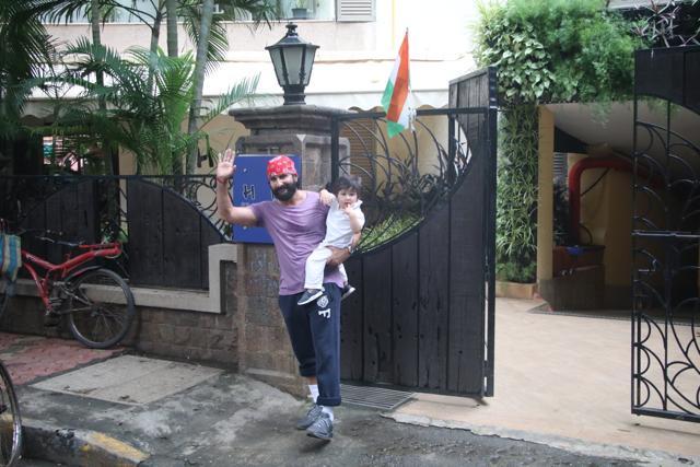 Saif waves to the waiting crowds. (Viral Bhayani)