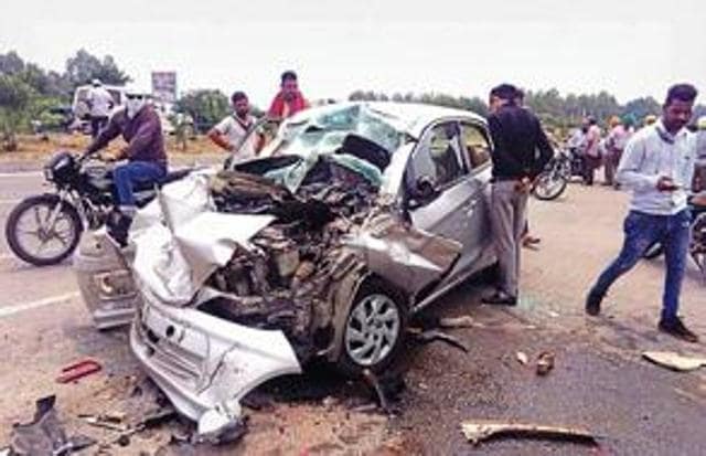 The mangled car on the Jalandhar-Pathankot highway near Tanda on Thursday. (HT Photo) The mangled car on the Jalandhar-Pathankot highway near Tanda on Thursday. (HT Photo)