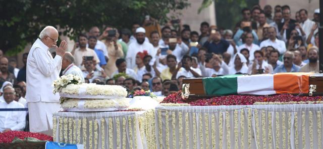LK Advani pays tribute to former prime minister Late Atal Bihari Vajpayee during the funeral ceremony at Rashtriya Smriti Sthal in New Delhi. (Arvind Yadav/HT Photo) LK Advani pays tribute to former prime minister Late Atal Bihari Vajpayee during the funeral ceremony at Rashtriya Smriti Sthal in New Delhi. (Arvind Yadav/HT Photo)