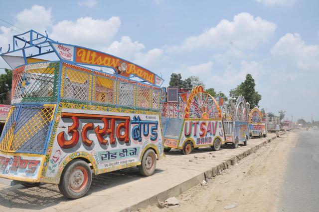 New noise pollution norms have outlawed the conical speakers mounted on trolleys that were the pride of Kabirpurs band-baja-walas. ‘Their sound would travel almost a kilometre,’ says bandmaster Sahu, wistfully. (Dheeraj Dhawan / HT Photo) New noise pollution norms have outlawed the conical speakers mounted on trolleys that were the pride of Kabirpurs band-baja-walas. ‘Their sound would travel almost a kilometre,’ says bandmaster Sahu, wistfully. (Dheeraj Dhawan / HT Photo)