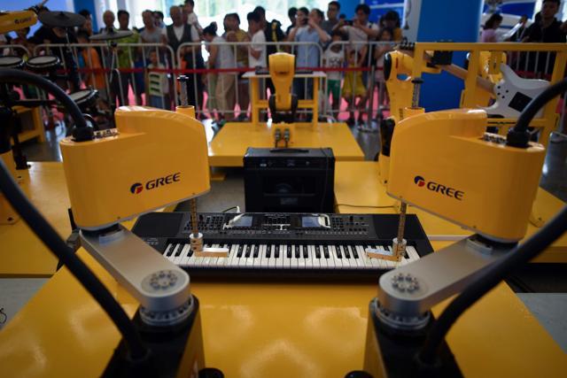 Robot arms play music at the 2018 World Robot Conference in Beijing. (AFP) Robot arms play music at the 2018 World Robot Conference in Beijing. (AFP)