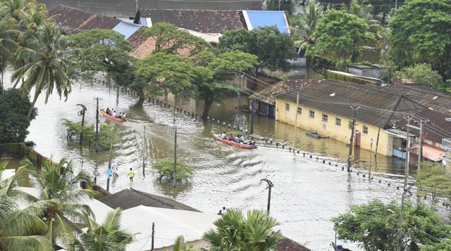 A view of submerged houses at Alappuzha, in Kerala. (Raj K Raj/HT Photo)