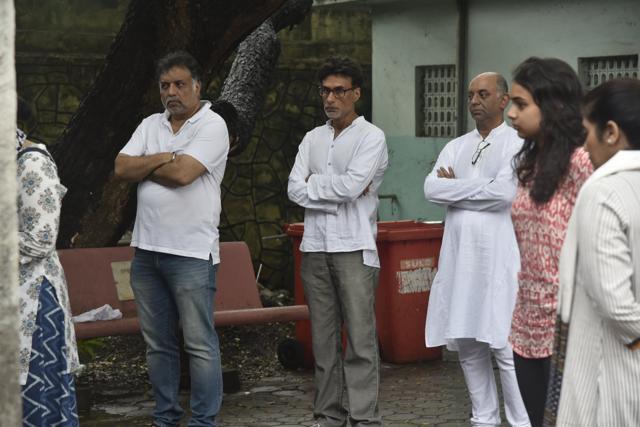 Actor Arif Zakaria at the cremation.