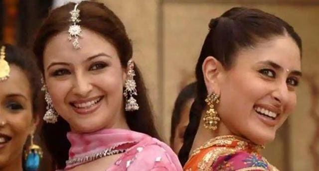 All the girls in Jab We Met are having so much fun.