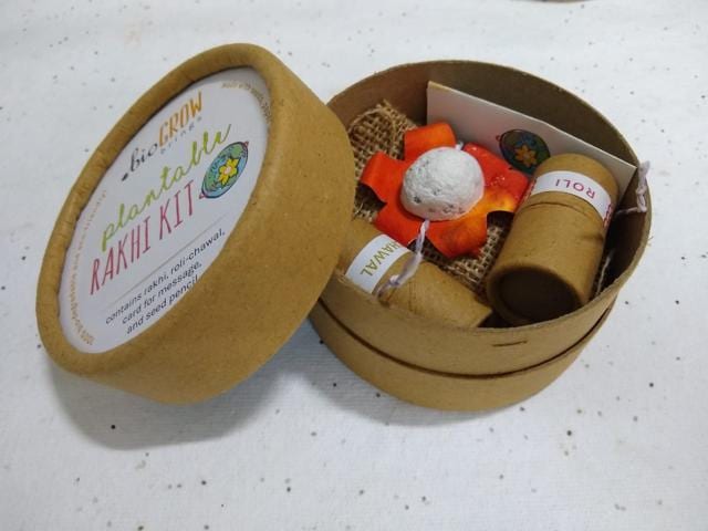 The kit contains a papier-mâché rakhi containing seeds of marigold, spinach and coriander. The kit contains a papier-mâché rakhi containing seeds of marigold, spinach and coriander.