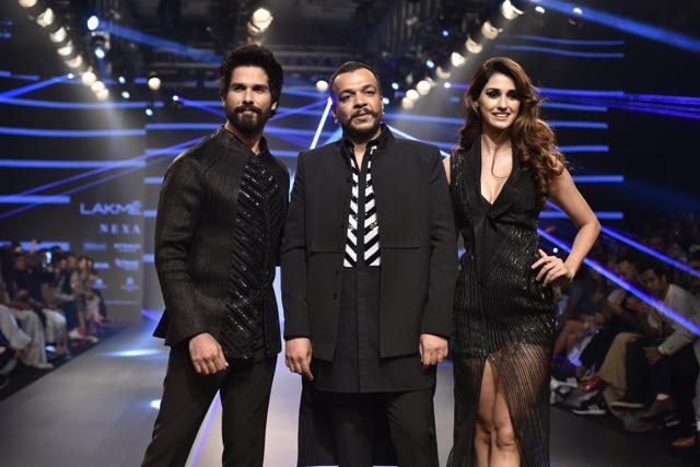 Shahid Kapoor and Disha Patani were the showstoppers for Amit Aggarwal. (Viral Bhayani)